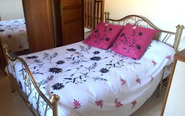 House With 2 Bedrooms in Lanobre, With Enclosed Garden