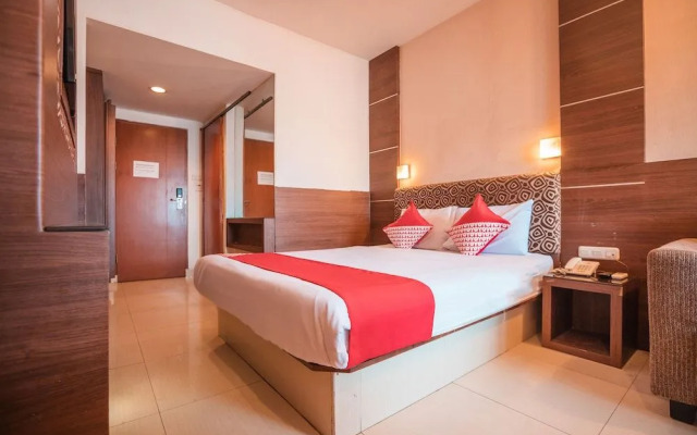 OYO 467 Penthouse Hotel