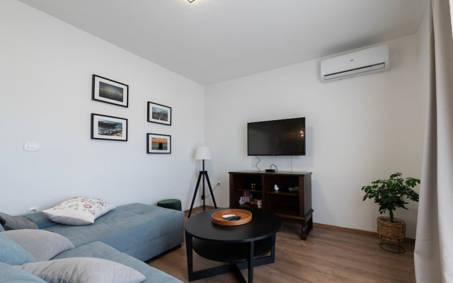 Seafront Apartment Elona