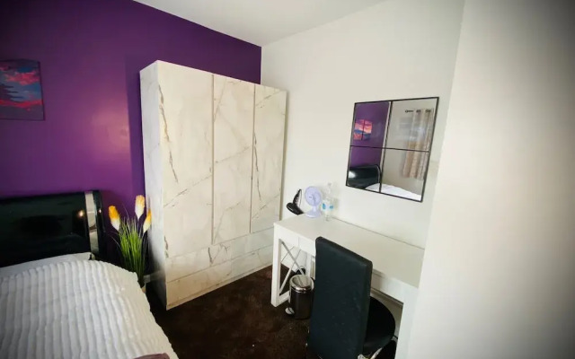 Modern-petfriendly-privategarden-family-20mintoldn
