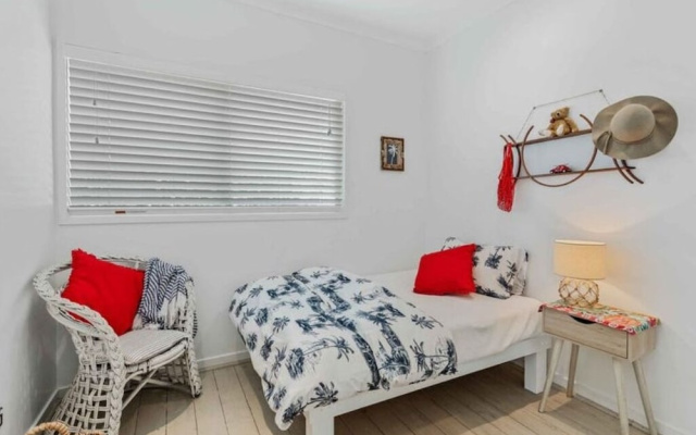 Burleigh Coastal Escape 4BR Home