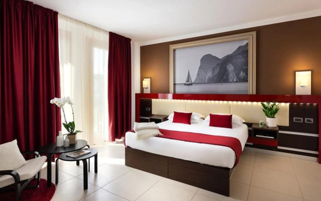 Kairos Garda Hotel