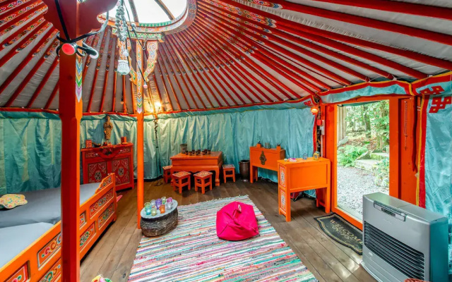 Lively Holiday Home with Garden, Barbecue, Garden Furniture
