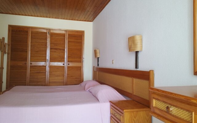 Отель Albufeira Sea View Terrace by Rentals in Algarve (21) комната для гостей