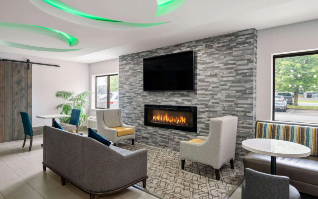 La Quinta Inn by Wyndham Indianapolis Airport Executive Dr