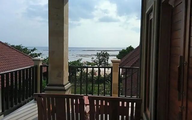 Yogi Beach Bungalow & Restaurant Lembongan