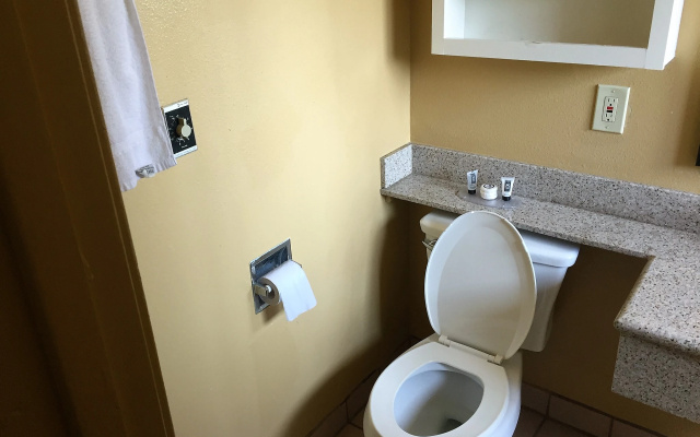 Pacific Inn & Suites