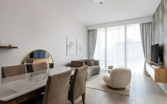 Waves - Urban Chic 1BR Apt With Maid