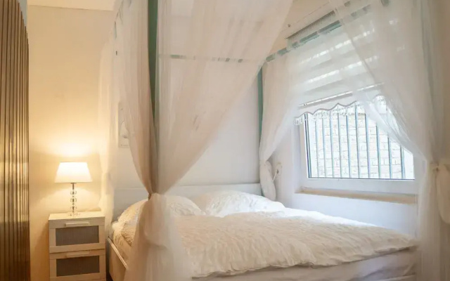 Timeless 2BR Near Downtown