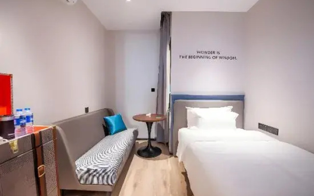 City Comfort Premier Hotel (Liuzhou Five Star Pedestrian Street Qingyun Minsheng Market)