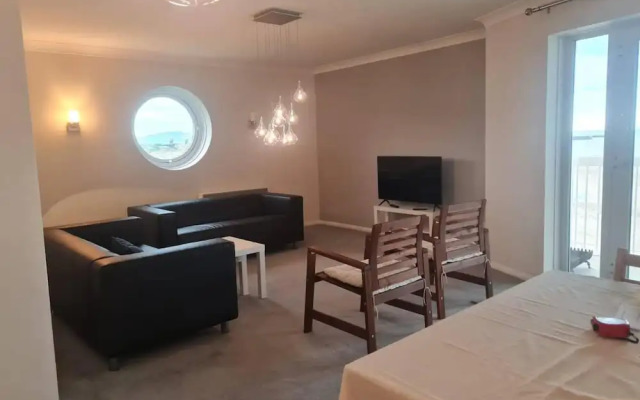 Beautiful 3-bed Apartment in Swansea