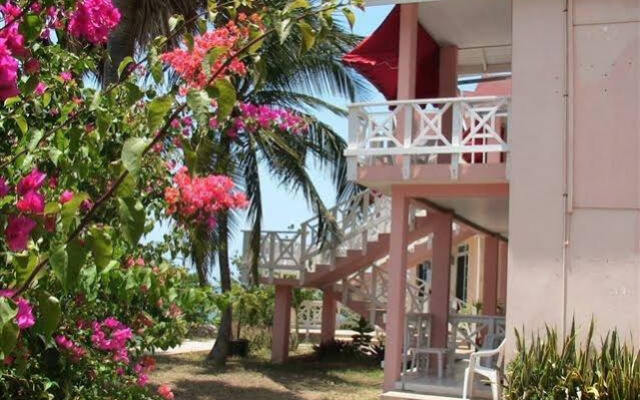 Treasure Beach Hotel Треже-Бич вид на фасад