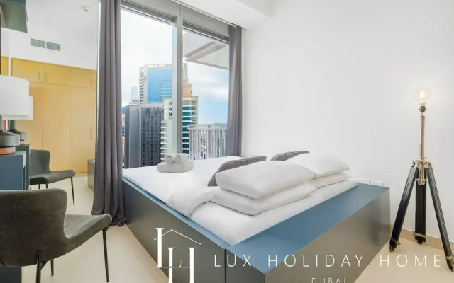 LUX 52 42 Deluxe Marina View Suite 3