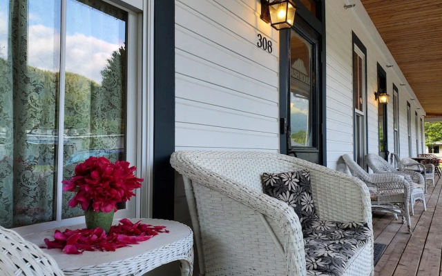 Bush House Inn