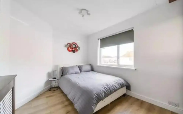 2br-sleeps6-parking-garden-nearlondon