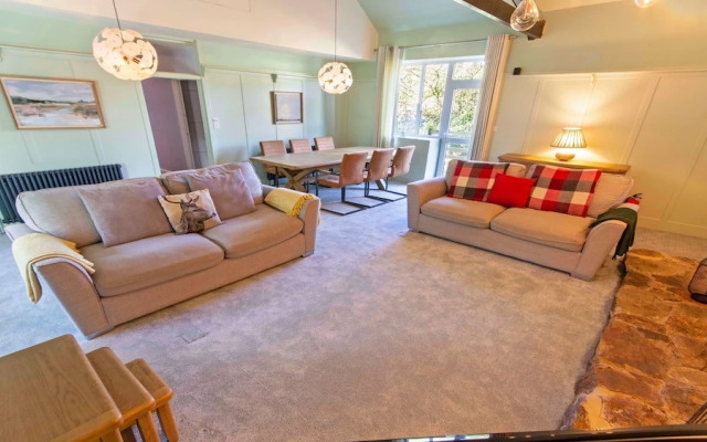 Streamways Nr Croyde 6 Bedroom, Sleeps 12-16, Hot Tub