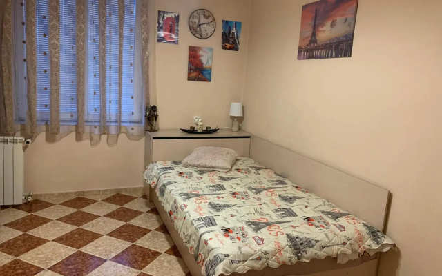 Fantastic 2 Bedroom Apartment - Top Center