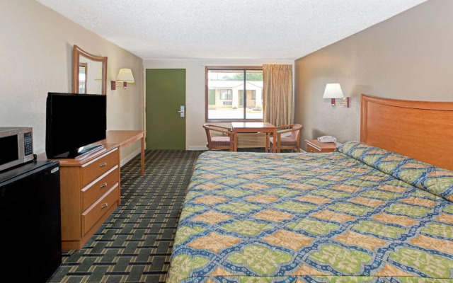 Knights Inn - Cartersville GA