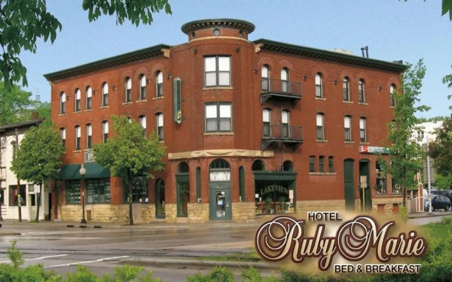 Hotel Ruby Marie