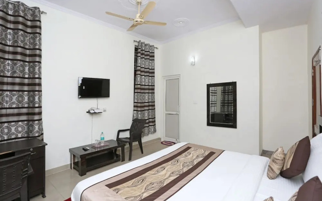 OYO 8910 Celeste Inn