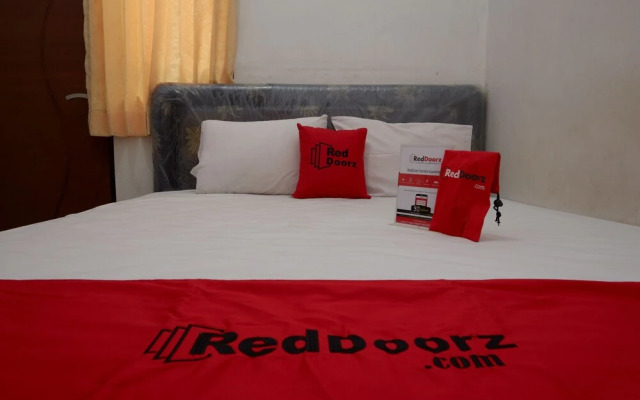 RedDoorz near GOR Manunggal Jati Majapahit