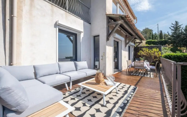 SERRENDY PENTHOUSE STYLE HOUSE Swimming pool and absolute calm!