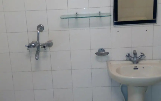 Hotel C M Regency
