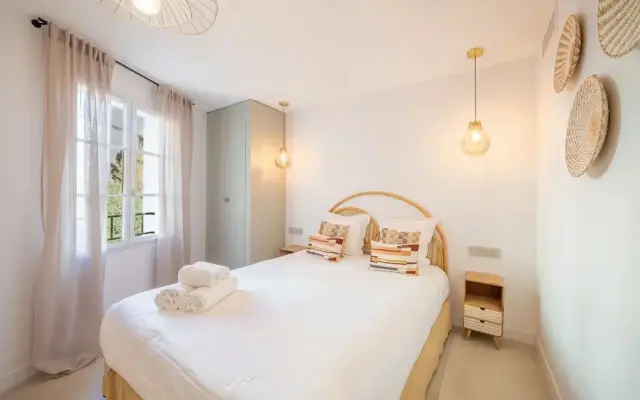Apartment Place des Lices -2bdr/6p- Saint Tropez