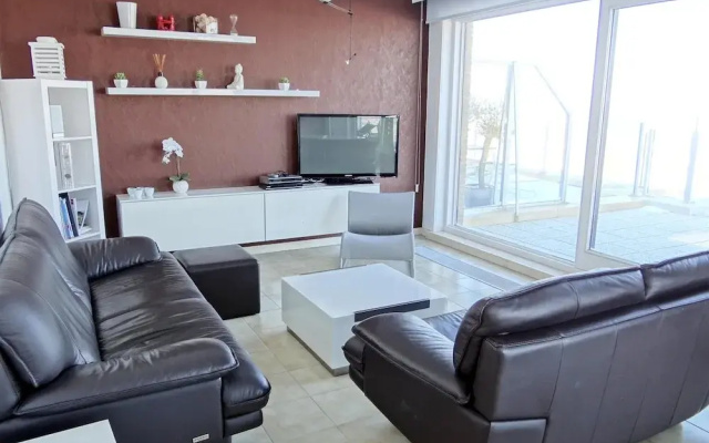 Seaside Serenity Apartment