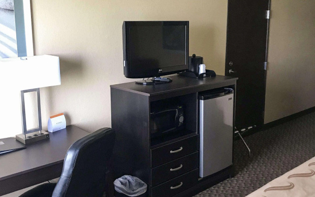 Quality Inn & Suites Mendota near I-39
