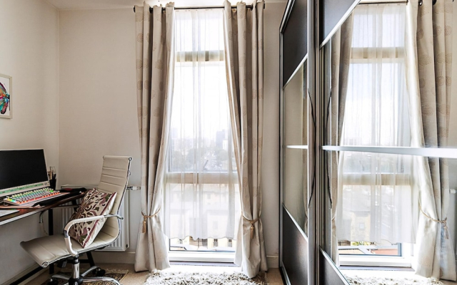 Stylish Canary Wharf Retreat For 2