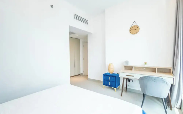 SuperHost - Exclusive 25th Floor Retreat with Marina Views