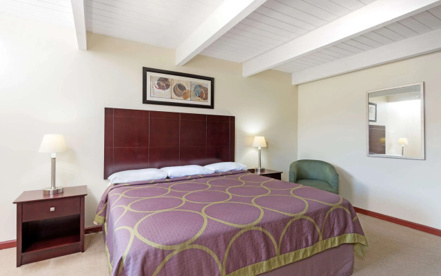 Super 8 by Wyndham Beaver Falls