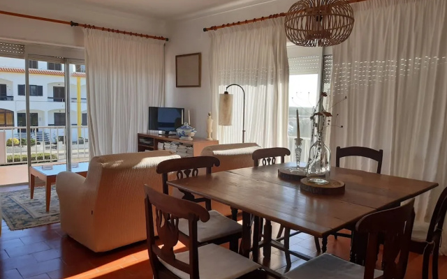 Impecable 4-bed Villa in Praia da Areia Branca