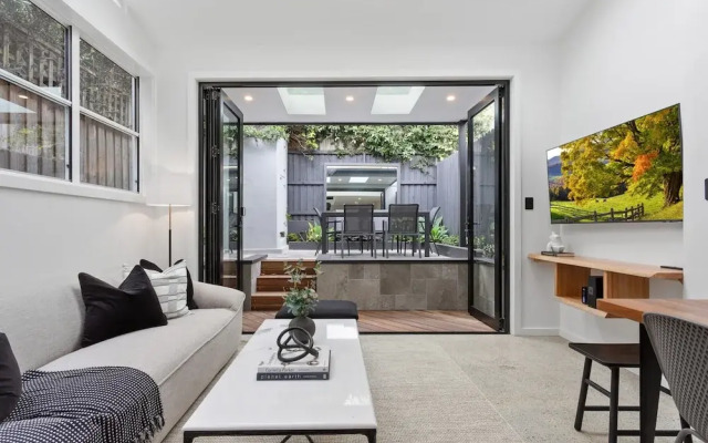 Charming 3-bed Cottage With a Courtyard
