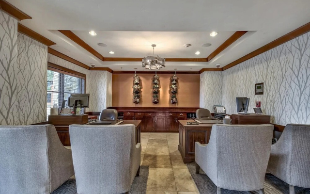 Huge 3 Bedroom  At Northstar | Sleeps 10 Condo by RedAwning