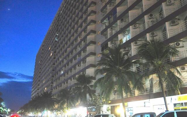 Отель Jomtien Beach Condo Building S вид на фасад