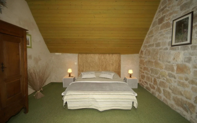Vintage Holiday Home in Muret-le-Château with Garden