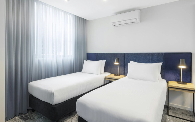 Отель Brady Apartment Hotel Flinders Street