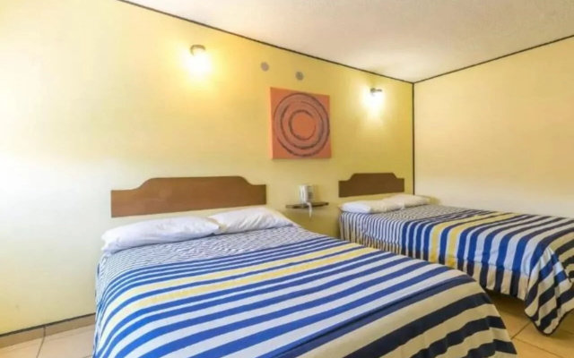 Hotel Mateos 1215