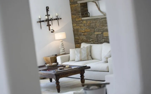 Seaside luxury villa by VillaRentalsgr