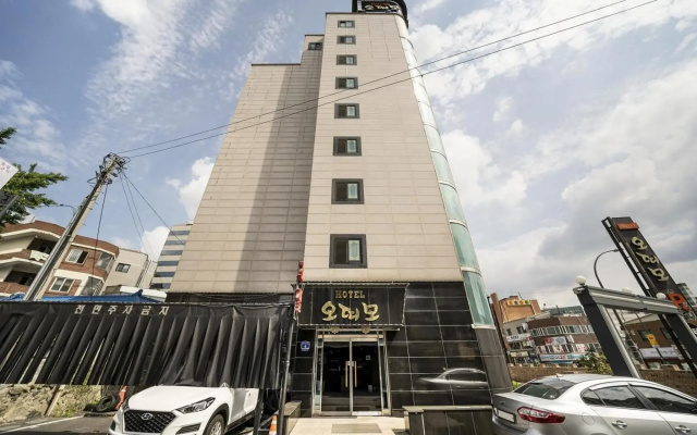 hotelImage