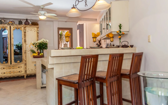 Garlands del Rio Riverside Boutique Hotel