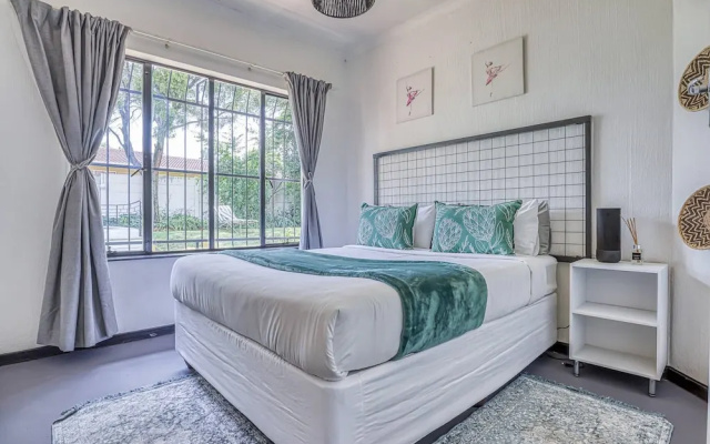 Modern Spanish House-3br-pool-solar-samrand