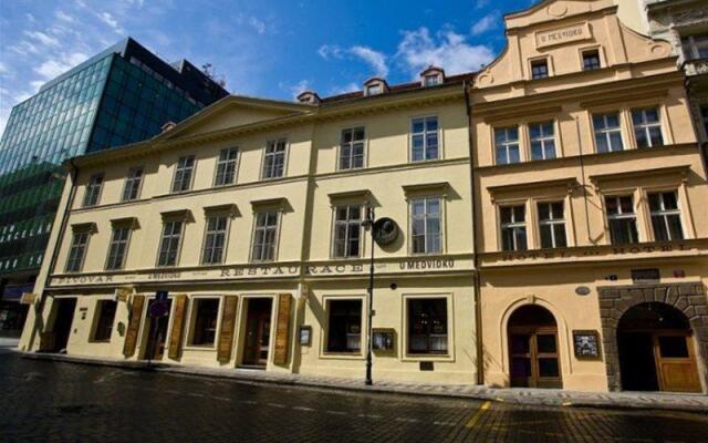 Отель U Medvidku-Brewery Hotel Чехия, Прага - отзывы, цены и фото номеров - забронировать отель U Medvidku-Brewery Hotel онлайн вид на фасад