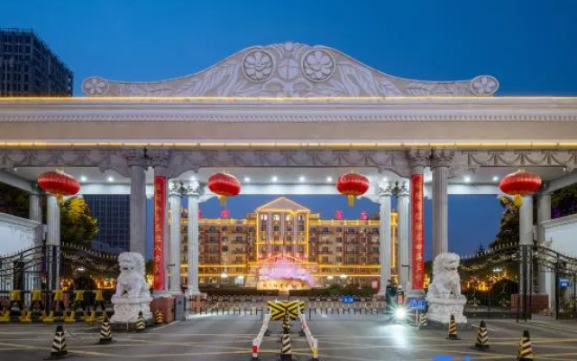 Yulong Garden Hotel (Zhenping Wandelong Plaza)