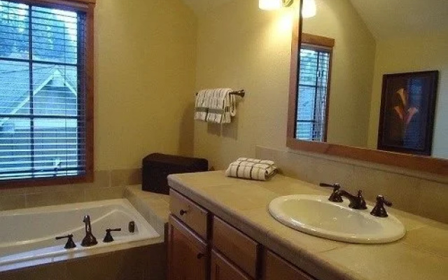 Golden Bench Townhome 7 - One Bedroom Townhome