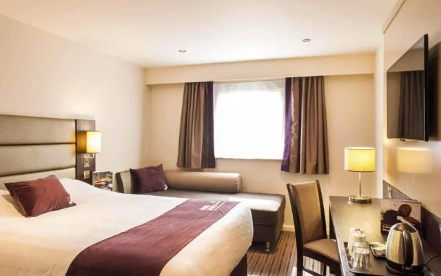 Premier Inn Manchester Trafford Centre South