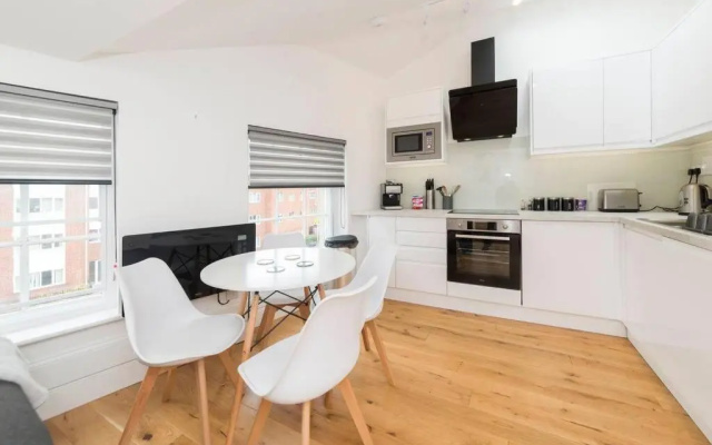 Spacious 1-BDR in central Reading w/ free parking