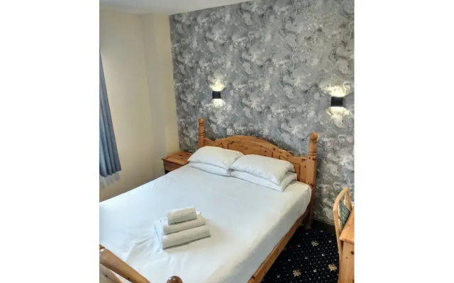 Marine Hotel